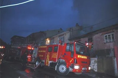 Ev yandı, can kaybı yok