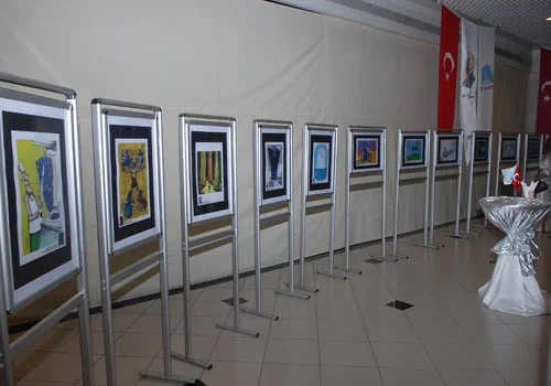 Her karikatür ayrı bir hikaye