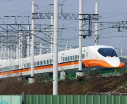 Hızlı tren ilk seferine törenle başladı