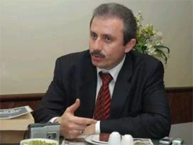 Hukukçular ile STK'lardan Arınç'a destek