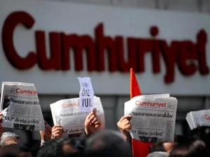 Hükümeti devirmek için yemin ettiler