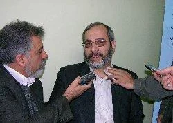 İran'da okullar internete bağlanıyor