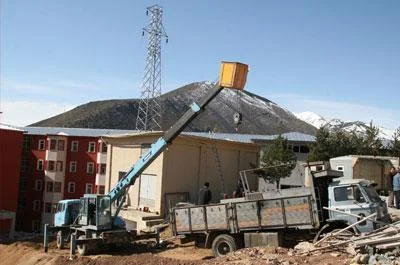 Kampüs ortasında trafo!