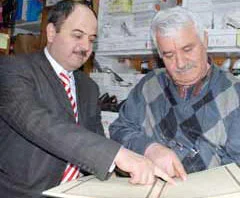Kapı kapı dolaşıp 4 yılda 80 esnafa Kur'an öğretti