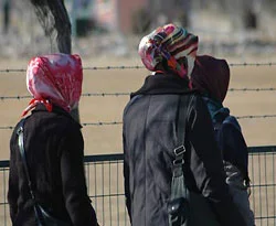 Kırgızistan'da başörtüsü yasağı kaldırıldı