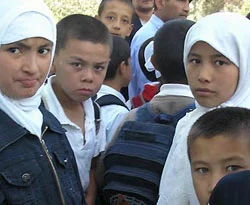 Kırgızistan?da okullarda başörtüsü yasağı