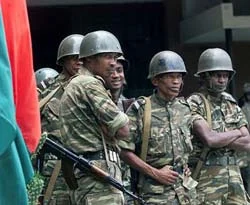 Madagaskar iç savaşın eşiğine geldi