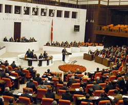 Meclisteki milletvekili sayısı 545'e düştü