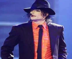 Michael Jackson sahnelere dönüyor
