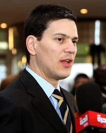 Miliband: Türkiye ile süreç devam etmeli