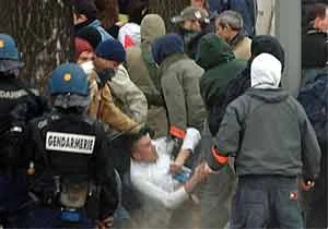 Paris genel grevin ardından iyice karıştı
