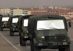 Sınır bölgesinde askeri yığınak sürüyor