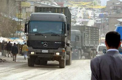 Sınıra askeri sevkiyat sürüyor