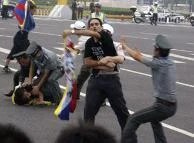 Tibet'te polis binalarına saldırı