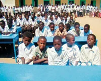 Türkler Afrika'da okul yaptırıyor