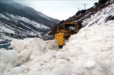 Van'da ulaşıma kar engeli