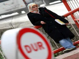 Ailesi başörtülüye ÇYDD'den burs yok