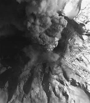 Alaska'da yanardağ patlamaları sürüyor