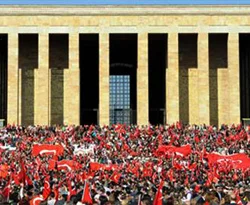 Anıtkabir'de Ergenekon protestosu