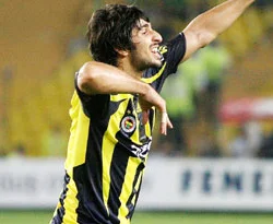 Aragones yedek futbolculara sarıldı