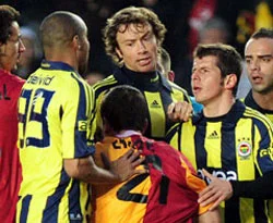 'Ayağıma basılınca kafa attım'