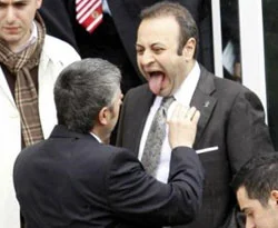 Bakan Bağış'a Belediye önünde muayene