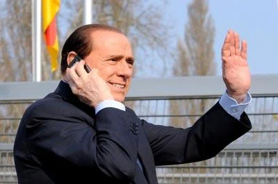 Berlusconi: 'Farzedin çadır kampındasınız'