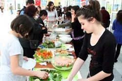 Büyükşehir farklı kültürleri bir araya getirdi
