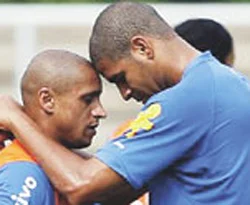 Carlos'tan Adriano?ya davet