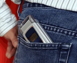 Cep telefonunu arka cepte taşıyın!