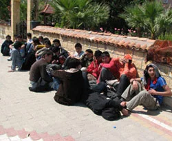 Çeşme'de 28 mülteci yakalandı