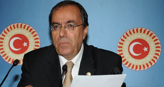 CHP'li vekil kendi kalesine gol attı