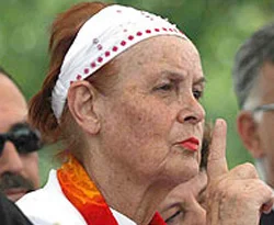 ÇYDD'de anneden kızına burs