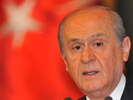 Devlet Bahçeli kimin elini öptü?