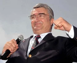 Eski rektöre internet ortamında destek