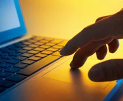 Hakaret kariktürlerinin satıldığı site çökertildi