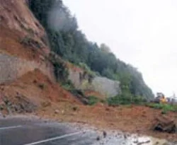 Hakkari'de toprak kayması