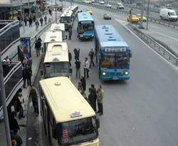 Halk otobüsü kazası ucuz atlatıldı