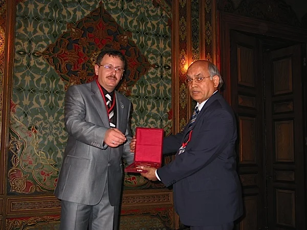 İKBAL Doğu'nun özgürlük meşalesi