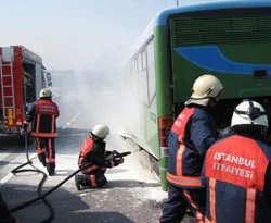 İstanbul'da halk otobüsünde yangın!
