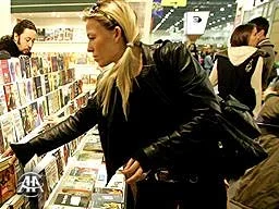 Kitap fuarında 'bandrolsüz kitap' baskını