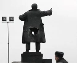 Lenin'in heykeline bombalı saldırı