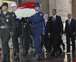 Obama ziyaretlerine Anıtkabir'le başladı