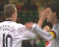Podolski'den Ballack'a şamar!