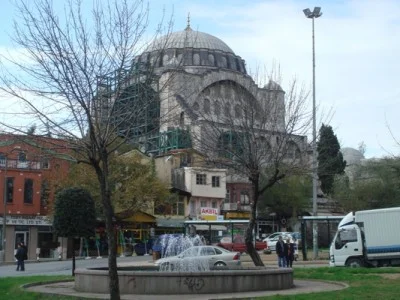 Tarihi caminin altındaki büyük kumar