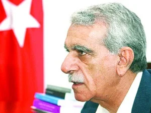Türk, yeni anayasa istedi