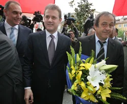 UEFA Kupası ve Platini İstanbul'da