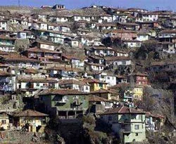 Üsküdar'da 2 gecekondu yıkıldı