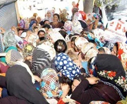 Yardım söylentisi izdiham yarattı