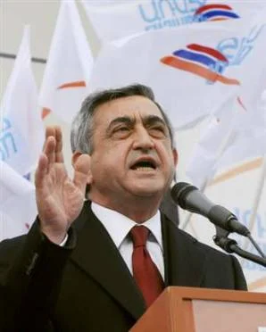 Yol haritası Ermeni hükümetini dağıttı